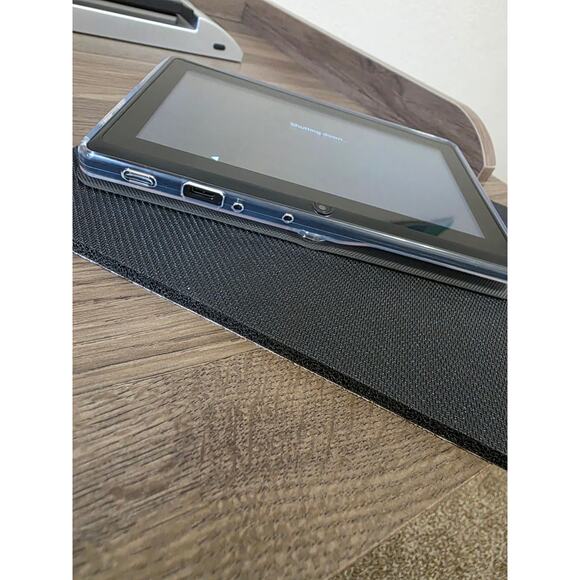 NIB Q9 Smart Tablet Display Android Go Edition With Case